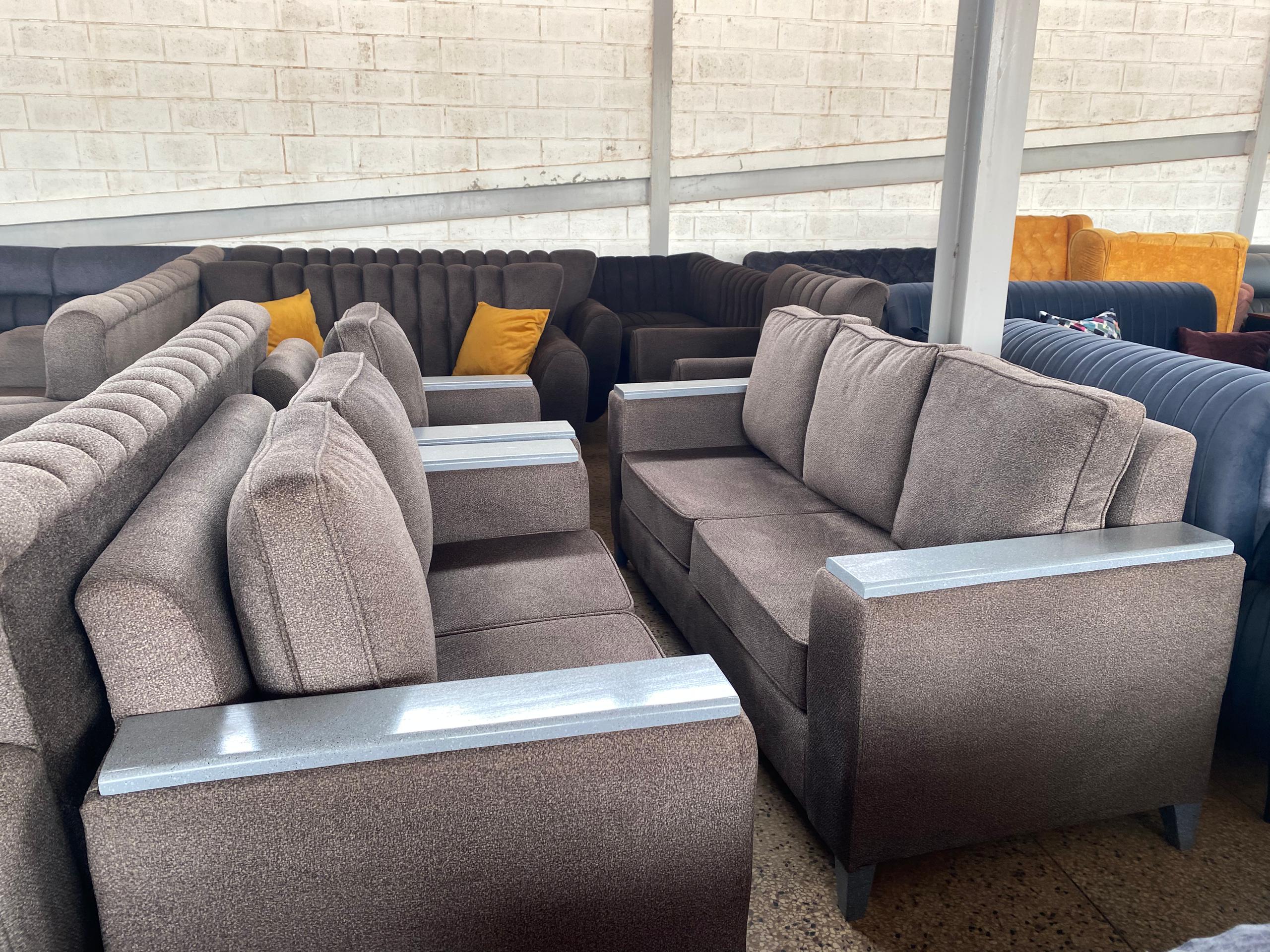 luckyjbfurniture.com